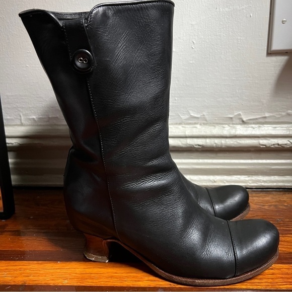 TN29 Vintage Rounded Toe Black Leather Booties with Shearling insole, size 38